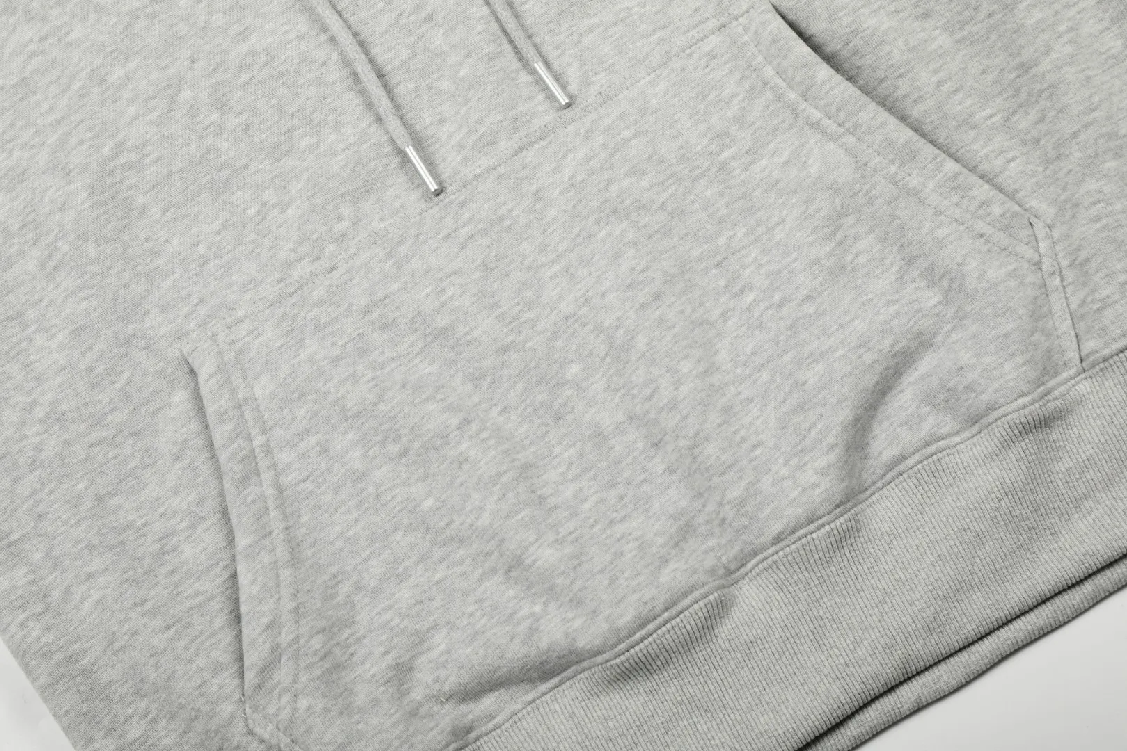P250 Top quality" Style number: T5007# [Ralph Lauren solid color pony embroidered logo thickened velvet hooded sweatshirt] ✅Ralph Lauren classic basic versatile unisex autumn and winter velvet thickened hooded sweatshirt ✅Pure cotton high-gram velvet thickened fabric The upper body is comfortable and warm ✅The version is restored to the original version The maximum size can be worn up to 180 pounds Loose, comfortable and stress-free ✅The upper body is simple and easy to wear ootd must-have. Good-looking clothes are never picky. A must-have in couples’ wardrobes. Size: S-XL. Color: Black, Gray, Navy Khaki.